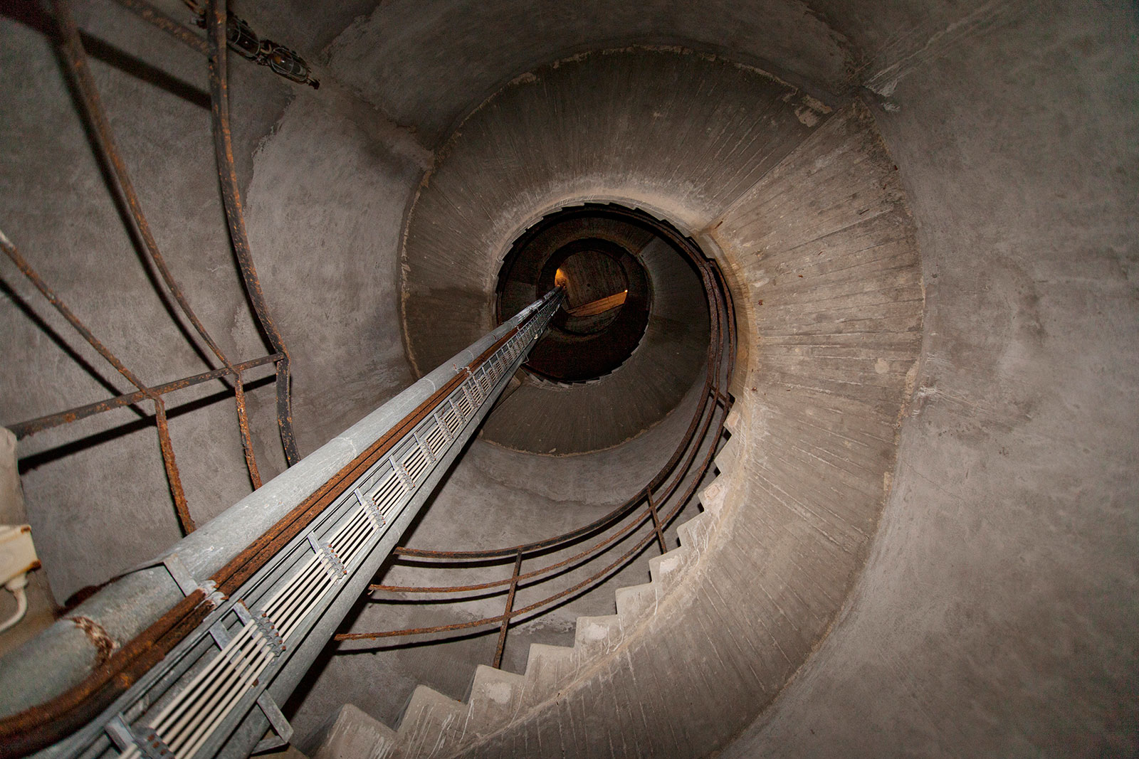 Bunker. Бункер. Гражданский бункер. Бункер из спиральновитой трубы. Башня внутри бункера.